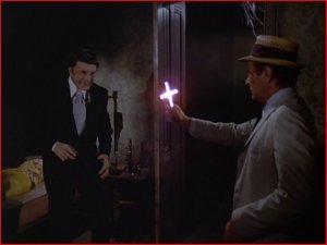The superhuman vampire Janos Skorzeny (Barry Atwater) attacks reporter Carl Kolchak (Darren McGavin) in THE NIGHT STALKER (1972)